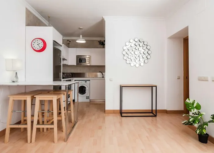 Urbanchicmalaga Historic With Quiet Patio Daire